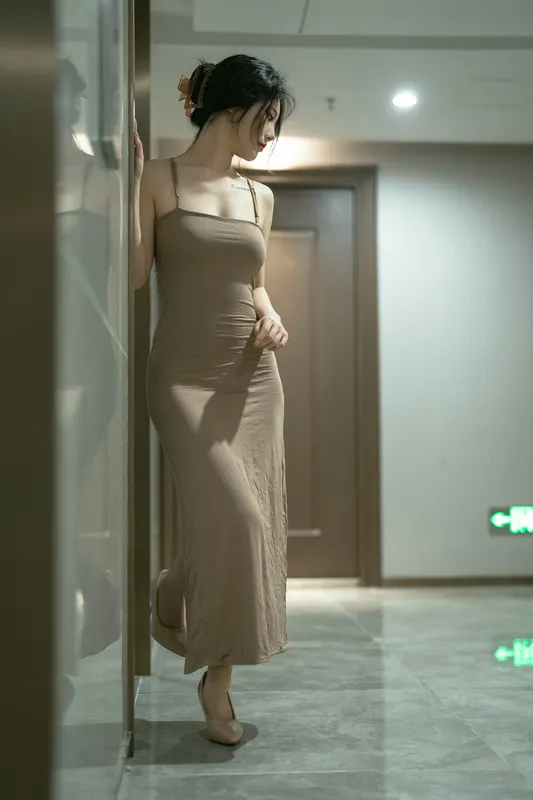 吊带裙(公共厕所) [75P] - 桃良阿宅